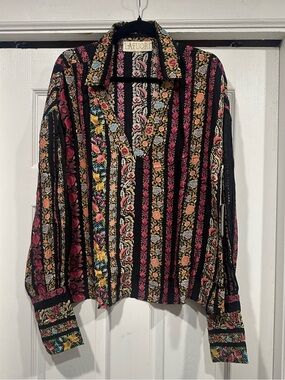 NWT LA FUORI LONG SLEEVE BLOUSE